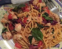 Espeguete com Tomates Cereja, Mussarela de Búfala e Manjericão