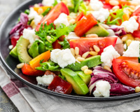 Salada para as ceias de Natal e Ano-Novo: ideias refrescantes e deliciosas