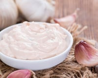 Molho de alho caseiro