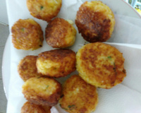 Bolinho de arroz recheado com queijo