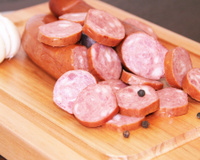 Essa é a diferença que ninguém te conta sobre a linguiça calabresa e a linguiça tipo calabresa