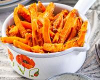 Snack crocante de cenoura pra você petiscar saudável, sem sair da dieta: "É o melhor jeito de comer cenoura"