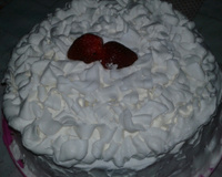 Bolo de chocolate com cobertura de morango do amor