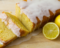 Bolo gelado cremoso com limão é a receita perfeita pra fazer durante todo o verão: veja como é fácil de fazer!