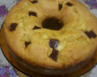 Bolo de fubá com goiabada e queijo