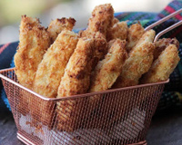 Iscas de frango empanadas com coco na airfryer