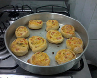 Caracóis de presunto e queijo