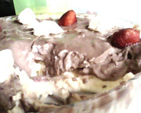 Pavê bicolor com morango