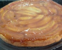 Bolo invertido de banana caramelada de liquidificador