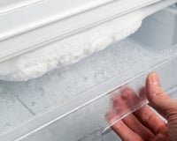 Você sabe a melhor maneira de descongelar seu congelador de forma rápida? TudoGostoso ensina método simples e seguro