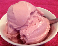 Sorvete caseiro simples: sobremesa só leva 3 ingredientes e é muito fácil de fazer