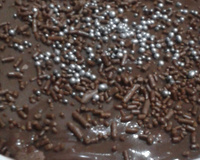 Bolo de caneca com calda super fácil