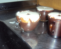 Chocolate quente simples com chantilly caseiro