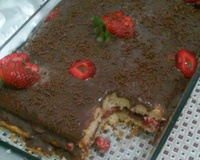 Bolo de baunilha com morangos