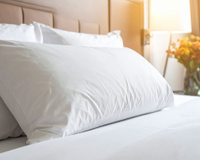 Por que os travesseiros de hotel são mais confortáveis do que os de casa? Descubra um segredo que muita gente desconhece