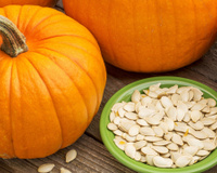 As sementes de abóbora são saudáveis, mas não pense que todos podem consumir. Veja as contraindicações do alimento!