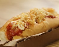 Cachorro-quente com batata palha caseira