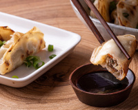 Como fazer guioza com massa de pastel: um preparo mais barato e prático que a receita original!