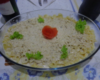 Macarrão com molho branco e frango desfiado