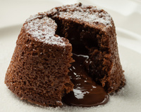 Petit gateau de micro-ondas fica pronto em menos de 2 minutos e vai matar sua vontade de doce rapidinho!