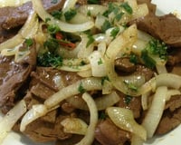 Fígado de gado acebolado