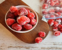 Não é só colocar no freezer: TudoGostoso ensina o jeito certo de congelar morangos para conservá-los por mais tempo e usar nas suas receitas
