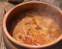 Feijoada na panela de barro