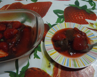 Brigadeirão com doce de morango