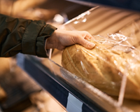 Funcionário de supermercado confessa: é assim que enganamos vocês todos os dias com o preço do pão embalado