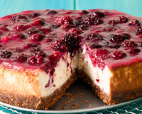 Sempre que é época de amora, eu corro para fazer essa cheesecake com geleia que parece de restaurante!