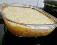 Escondidinho de mandioca com recheio de frango