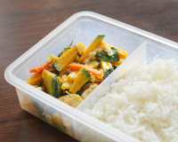 Como tirar cheiro dos potes plásticos: 7 dicas