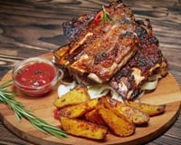 Todo ano faço essa receita que aprendi no TudoGostoso para o almoço de Dia dos Pais: costelinha de porco na airfryer com barbecue