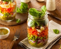 Como montar uma salada de pote saborosa