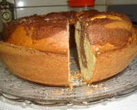 Bolo com casca de laranja e chocolate