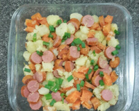 Salada de batata e salsicha