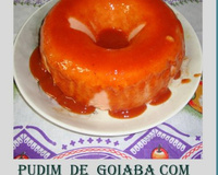Pudim de goiaba com calda de goiabada