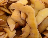 Não jogue as cascas fora: TudoGostoso ensina como usar batata e bicarbonato para remover ferrugem de panelas e frigideiras