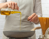 Andrés Robayo, chef: "Se você cozinha a massa com um fio de azeite, só vai conseguir que o molho não grude bem"