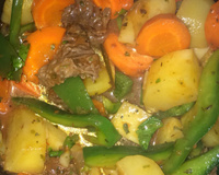 Acém com legumes na panela de pressão