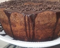 Bolo de chocolate com cobertura