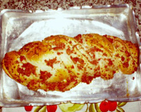 Pão trançado de bacon e calabresa
