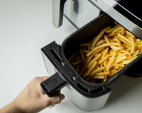 Dá certo assar batata na air fryer sem cozinhar na água e sal antes? Fica crocante?
