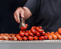 Pare de fritar linguiças: elas ficam mais suculentas e saborosas com esta dica simples do açougueiro