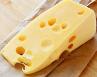 Furinhos no queijo causado por fezes é mito? Entenda tudo sobre esses buracos e saiba identificar quando o alimento está contaminado!