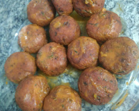 Almôndegas de frango recheadas com queijo