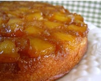 Bolo caramelizado de abacaxi