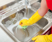 3 cuidados que você deve ter com a pia da cozinha para não ficar com mau cheiro