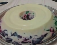 Gelatina colorida com creme de leite condensado