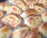 Caracóis de presunto e queijo